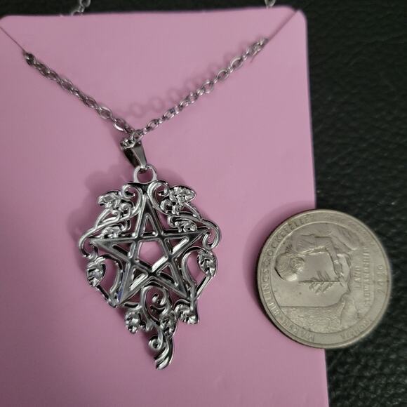 Silver tone pentagram filigree witchy necklace - Picture 2 of 2